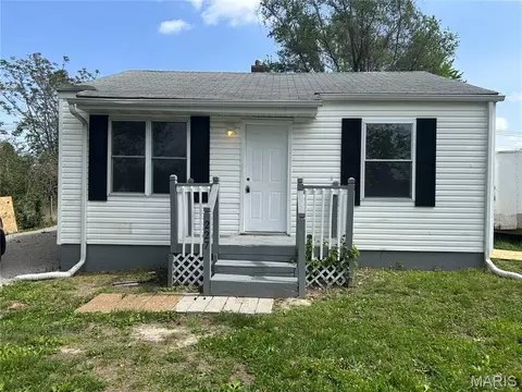 227 Nadine St, Cahokia, IL 62206