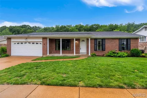 4768 Longspur Dr, Saint Louis, MO 63128
