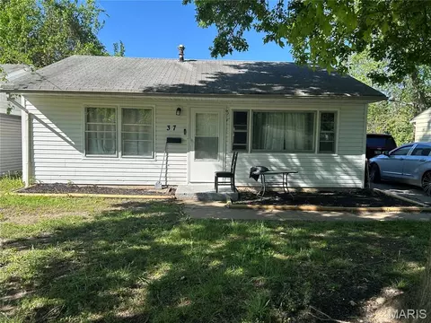 37 Louise Ln, Cahokia, IL 62206