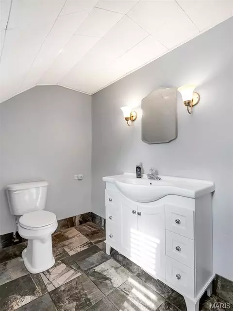 Bath - 104 W North St, Eureka, MO 63025 photo 7 of 8