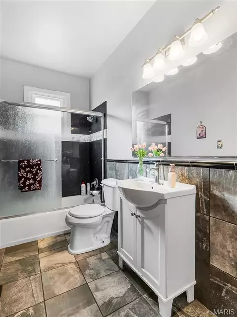 Bath - 104 W North St, Eureka, MO 63025 photo 1 of 8