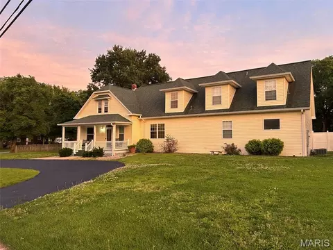 104 W North St, Eureka, MO 63025