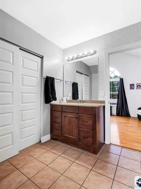 Bath - 104 W North St, Eureka, MO 63025 photo 8 of 8