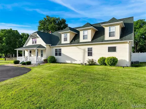 104 W North St, Eureka, MO 63025
