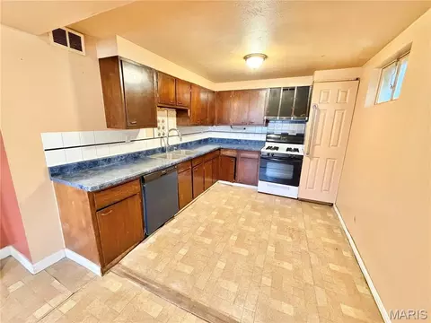 Kitchen - 1908 Main Dr, High Ridge, MO 63049 photo 1 of 1