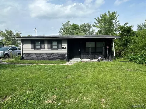 1313 Saint Raphael St, Cahokia, IL 62206