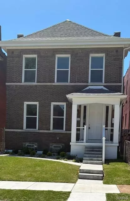 3704 Palm St, Saint Louis, MO 63107