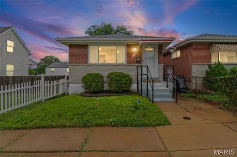 904 Erskine Ave, Saint Louis, MO 63125