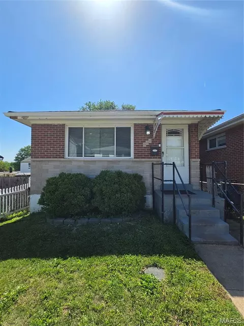 904 Erskine Ave, Saint Louis, MO 63125