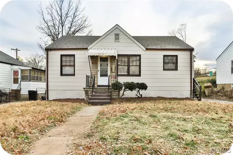 7616 Stanwood Dr, Saint Louis, MO 63121