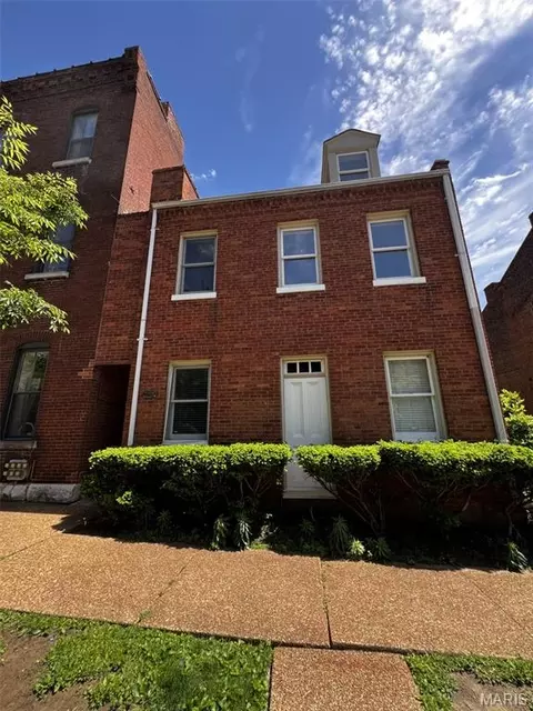 2204 Menard St, Saint Louis, MO 63104