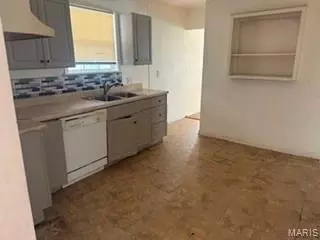 Entry Way - 9078 Patrick Dr, Saint Louis, MO 63114 photo 3 of 9