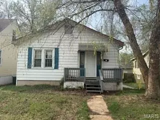 9078 Patrick Dr, Saint Louis, MO 63114