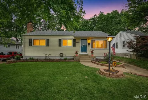 9541 Dulles Ct, Affton, MO 63123