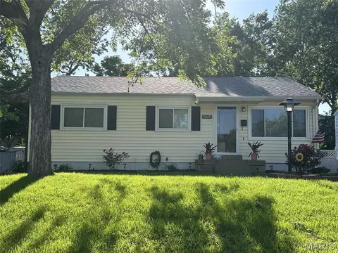 9541 Dulles Ct, Affton, MO 63123