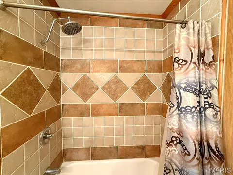 Bath - 524 Collie St, Arcadia, MO 63621 photo 1 of 3