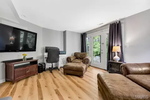 Living - 665 Highview Circle Dr, Ballwin, MO 63021 photo 5 of 5