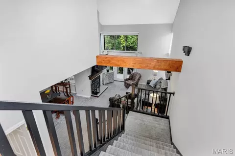 Entry Way - 665 Highview Circle Dr, Ballwin, MO 63021 photo 4 of 7