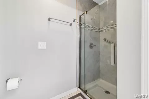 Bath - 665 Highview Circle Dr, Ballwin, MO 63021 photo 3 of 7