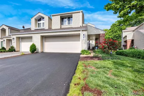 665 Highview Circle Dr, Ballwin, MO 63021