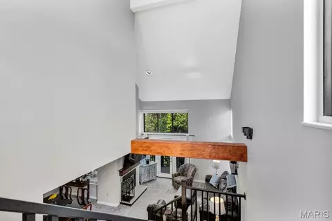 Entry Way - 665 Highview Circle Dr, Ballwin, MO 63021 photo 3 of 7
