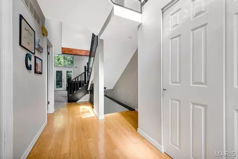 Entry Way - 665 Highview Circle Dr, Ballwin, MO 63021 photo 2 of 7
