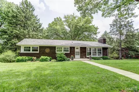 5013 Crystal Lake Dr, Godfrey, IL 62035