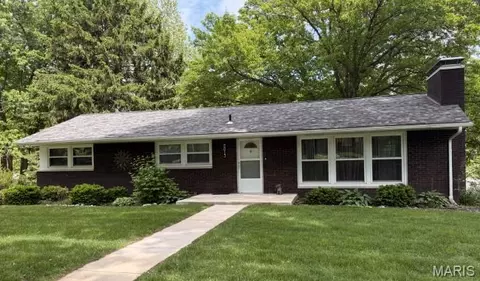 5013 Crystal Lake Dr, Godfrey, IL 62035