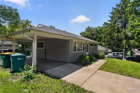 7748 Paddington Dr, Saint Louis, MO 63121