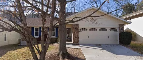 1235 Treetop Village Dr, Ballwin, MO 63021