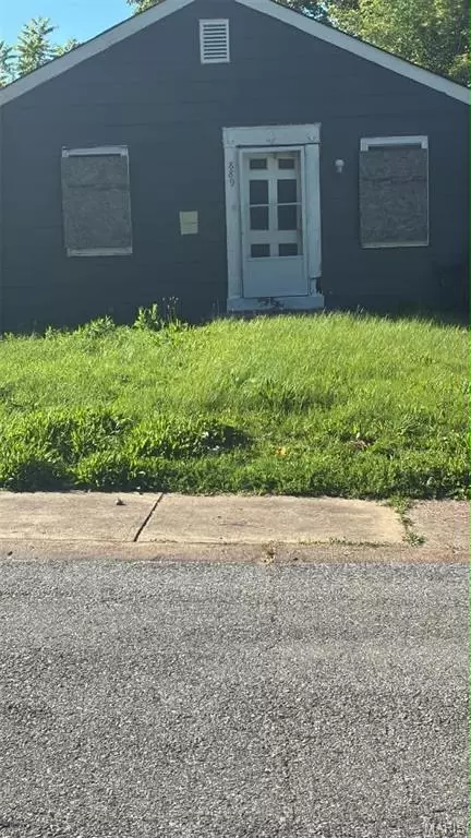 889 Gustav Ave, Saint Louis, MO 63147