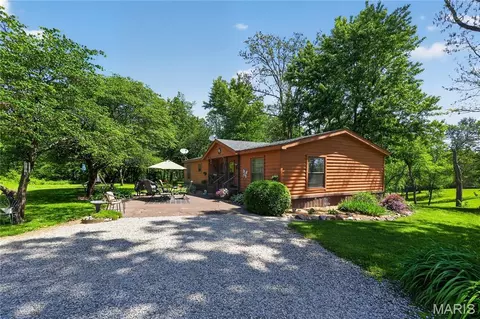 1628 Ness School Rd, Bunker Hill, IL 62014
