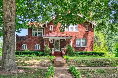 2910 Hatherly Dr, Saint Louis, MO 63121