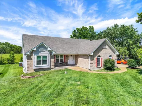 215 Candlewick Dr, Pacific, MO 63069