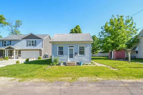1319 Eisenhower Rd, Mascoutah, IL 62258