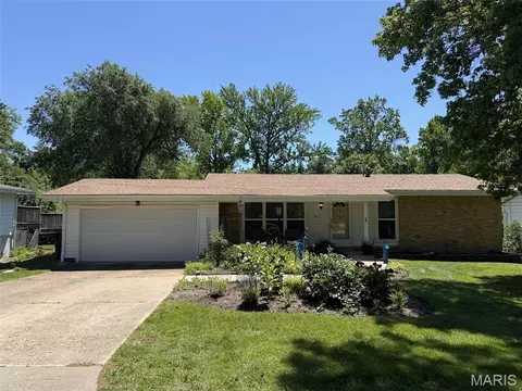 812 Brookvale Ter, Manchester, MO 63021