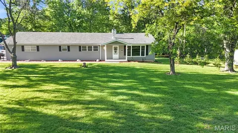 1395 Brownsmill Rd, Elsberry, MO 63343