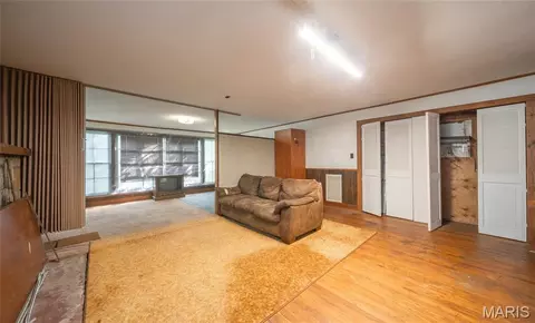 Living - 18009 Crown Rd, Dixon, MO 65459 photo 6 of 10