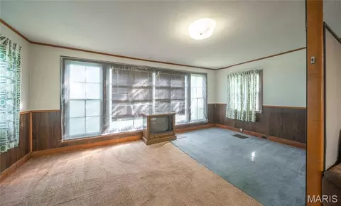 Living - 18009 Crown Rd, Dixon, MO 65459 photo 7 of 10