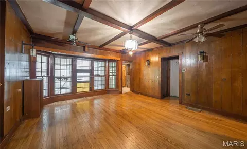 Living - 18009 Crown Rd, Dixon, MO 65459 photo 3 of 10
