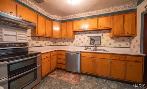Kitchen - 18009 Crown Rd, Dixon, MO 65459 photo 2 of 2