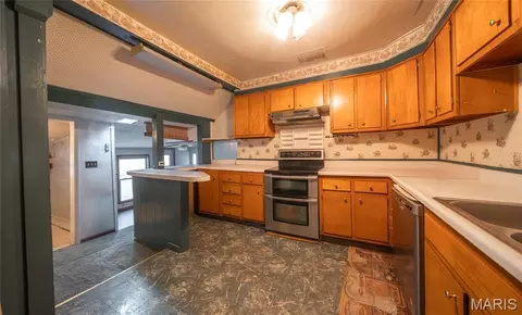 Kitchen - 18009 Crown Rd, Dixon, MO 65459 photo 1 of 2