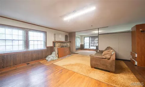 Living - 18009 Crown Rd, Dixon, MO 65459 photo 5 of 10