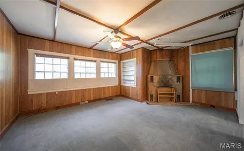 Living - 18009 Crown Rd, Dixon, MO 65459 photo 9 of 10