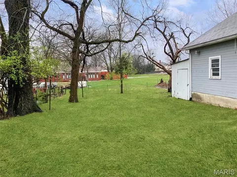 Exterior - 869 S Redman Ave, Marshall, MO 65340 photo 3 of 5
