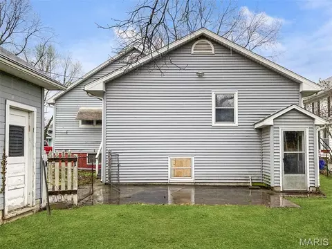Exterior - 869 S Redman Ave, Marshall, MO 65340 photo 4 of 5