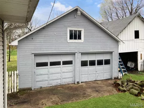 Exterior - 869 S Redman Ave, Marshall, MO 65340 photo 5 of 5
