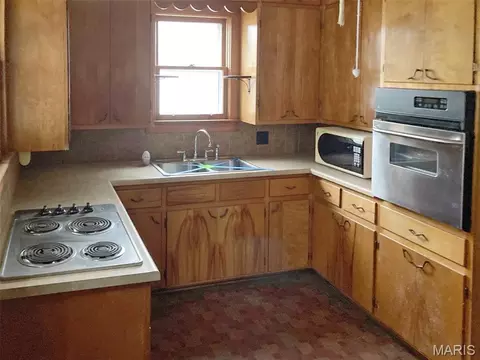 Kitchen - 869 S Redman Ave, Marshall, MO 65340 photo 1 of 1
