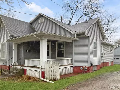 Exterior - 869 S Redman Ave, Marshall, MO 65340 photo 2 of 5