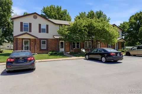 1361 Summergate Pkwy, Saint Charles, MO 63303